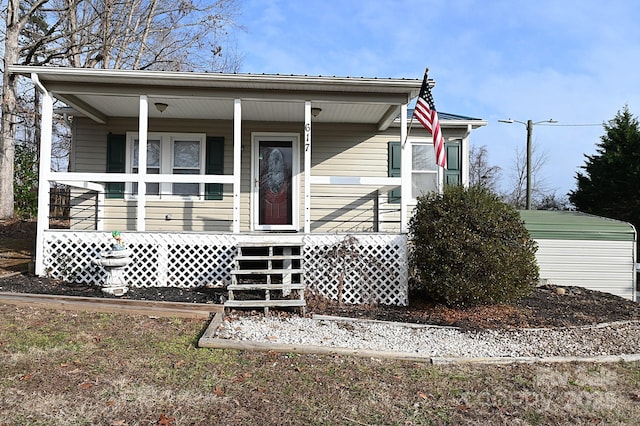 manufactured / mobile home featuring covered porch