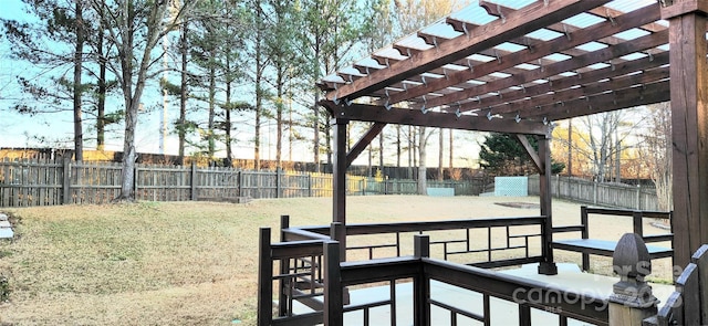 view of yard featuring a pergola