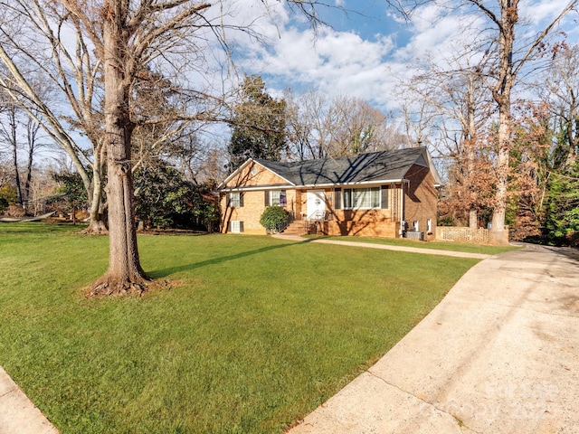 single story home featuring a front lawn