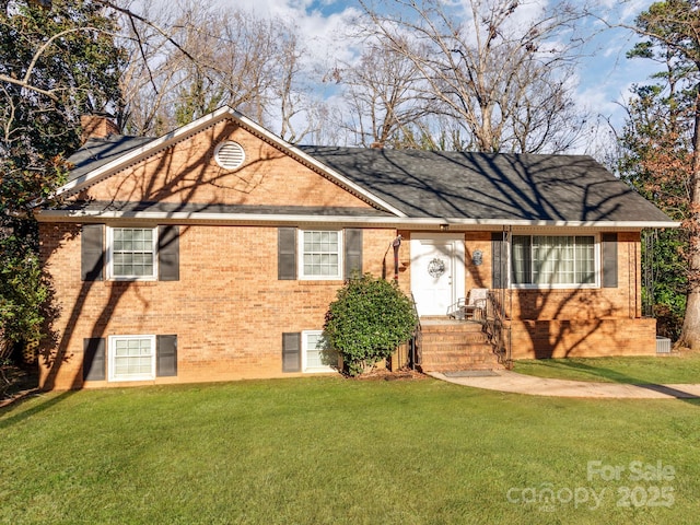 view of front of property with a front lawn