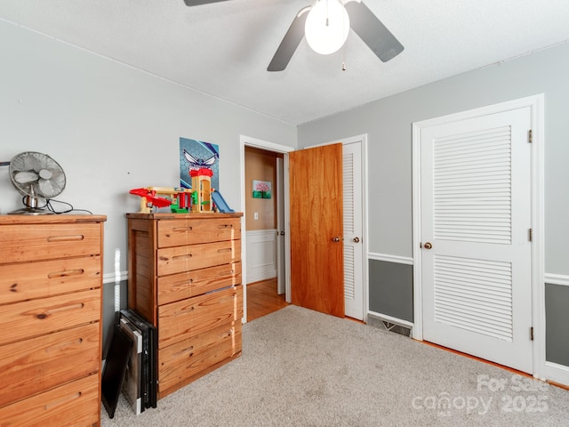 carpeted bedroom featuring ceiling fan