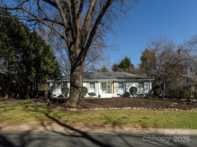 ranch-style house with a front yard