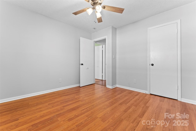 unfurnished bedroom featuring light wood-type flooring, ceiling fan, and a textured ceiling