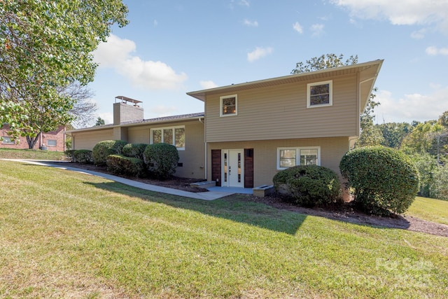 view of front of home with a front lawn