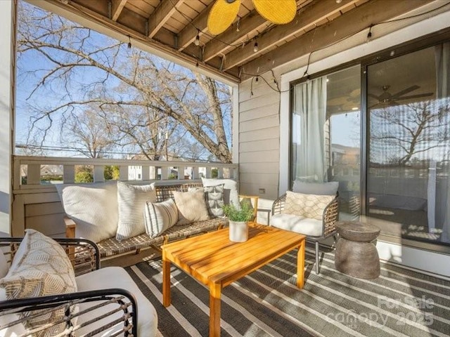 balcony featuring an outdoor hangout area and ceiling fan