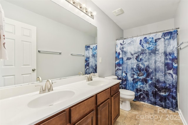 bathroom featuring a shower with curtain, vanity, and toilet