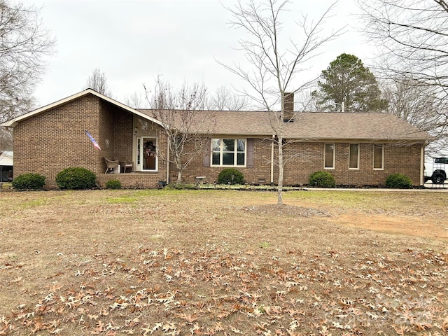 single story home featuring a front lawn