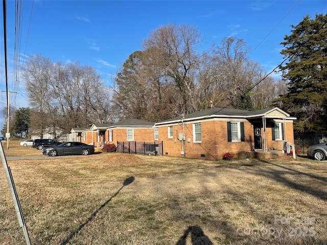 view of front of property featuring a front yard