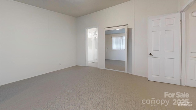 spare room with carpet flooring