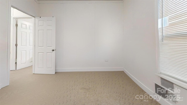 empty room with crown molding