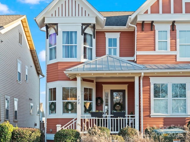 view of front of house featuring a porch