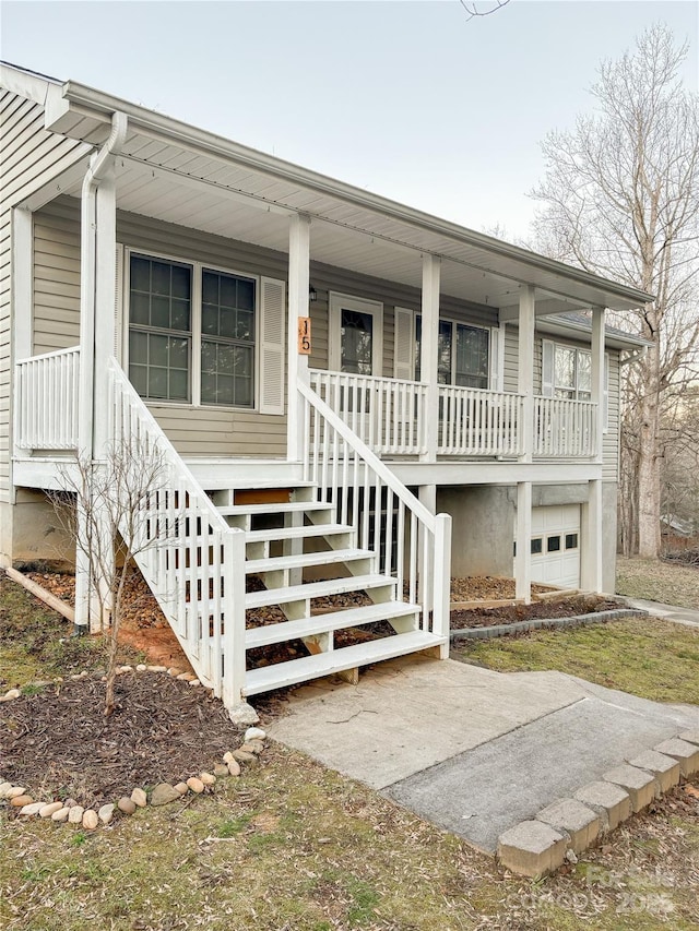 view of front facade featuring covered porch