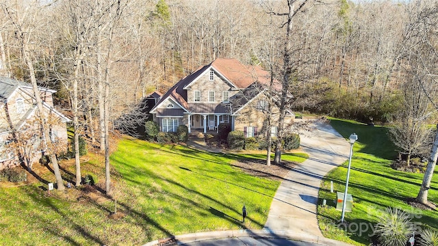 view of front of home featuring a front yard