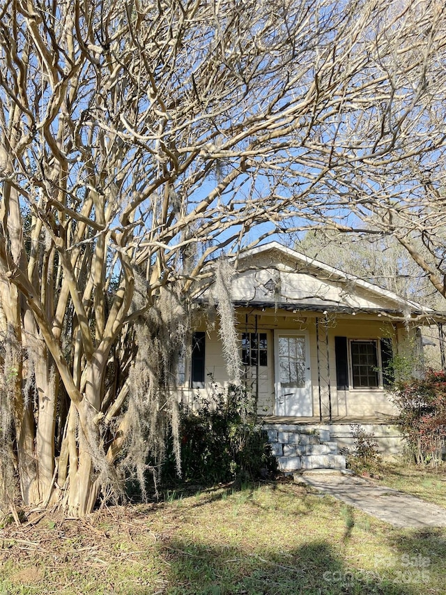 view of front of property