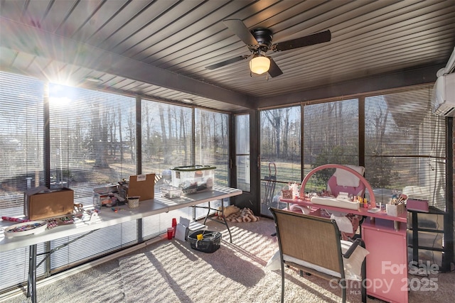 sunroom with ceiling fan