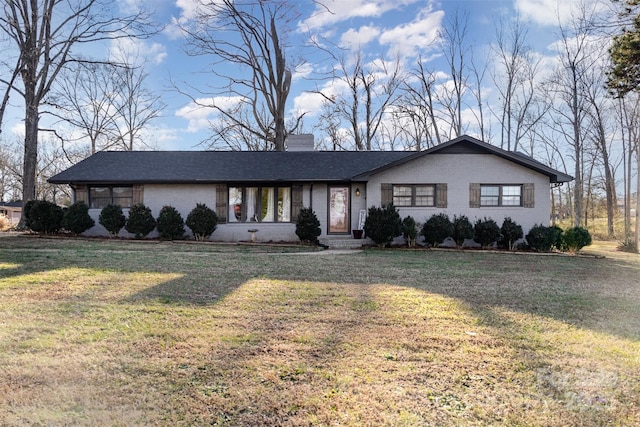 single story home featuring a front yard