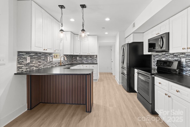 kitchen featuring electric stove, sink, decorative light fixtures, light hardwood / wood-style floors, and white cabinetry