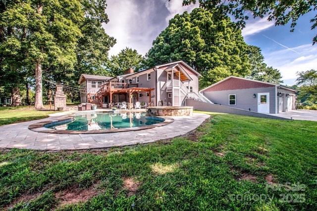 view of swimming pool with a lawn