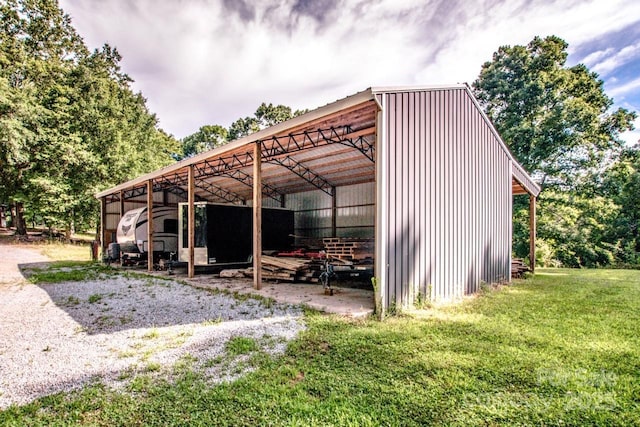 exterior space featuring a lawn