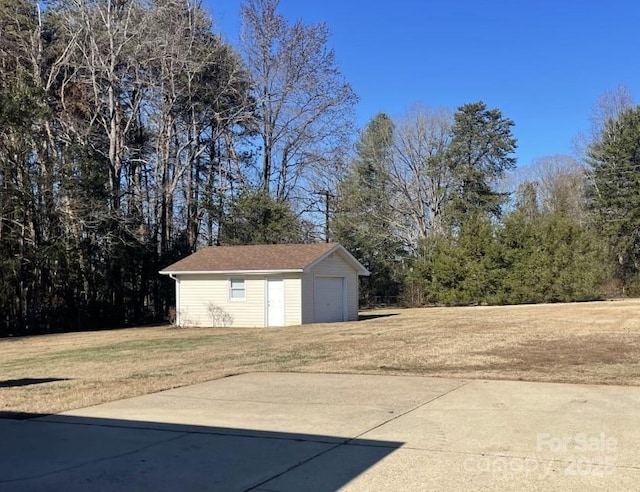 exterior space featuring a yard