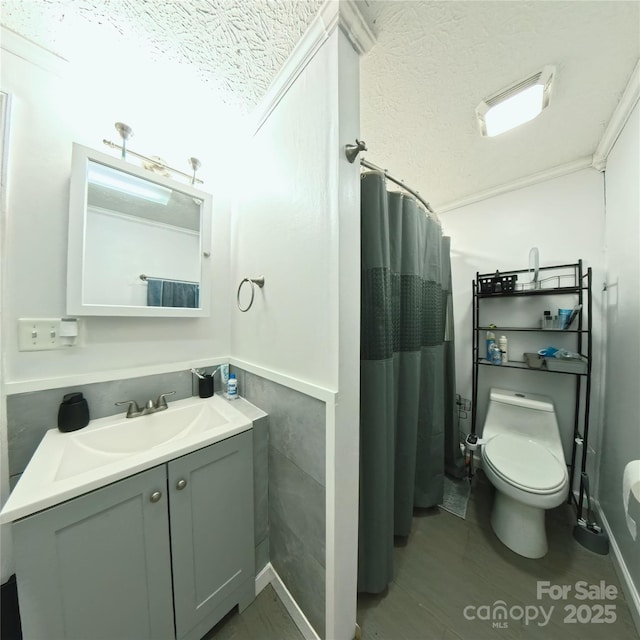 bathroom featuring vanity, a shower with curtain, a textured ceiling, and toilet