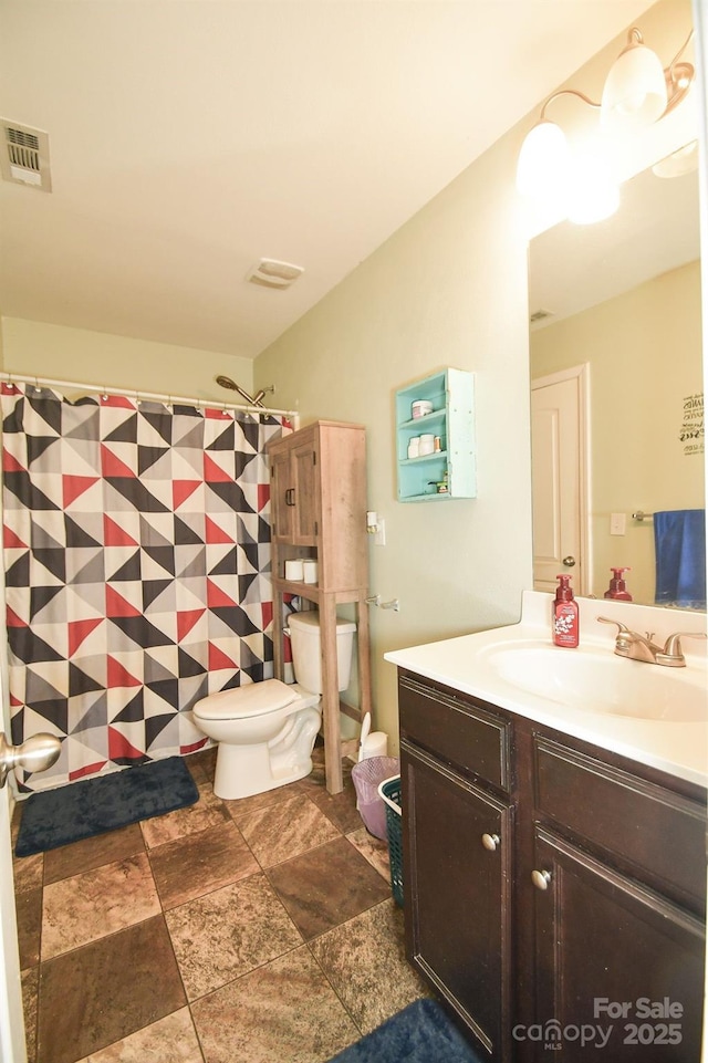 bathroom with a shower with curtain, vanity, and toilet