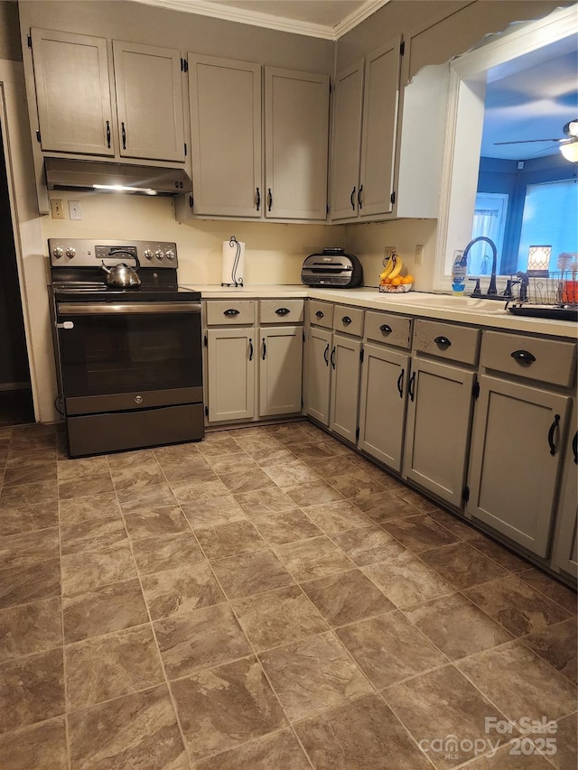 kitchen with ceiling fan, crown molding, sink, electric range, and gray cabinets