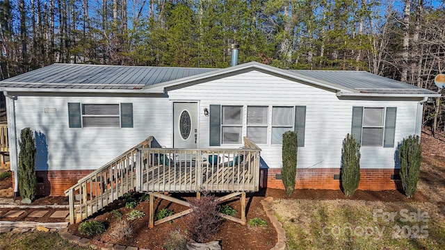 view of front of property featuring a deck