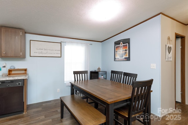 dining room with a textured ceiling, lofted ceiling, crown molding, and dark hardwood / wood-style floors