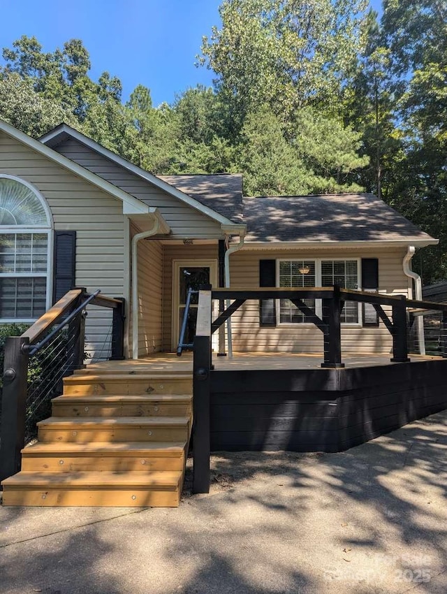 single story home featuring a wooden deck