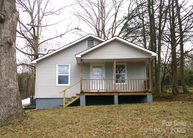 view of front facade with a porch and a front yard