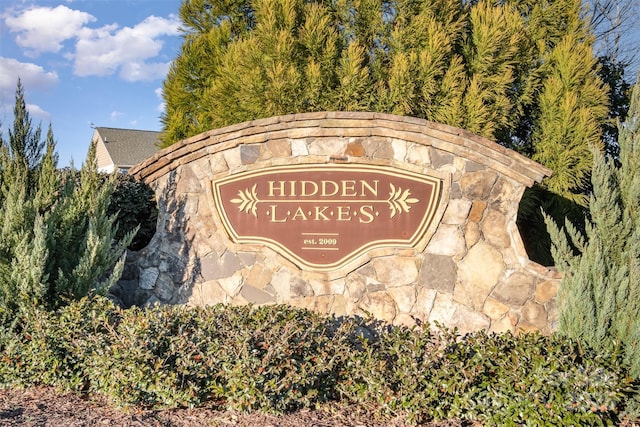 view of community / neighborhood sign