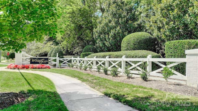 view of gate featuring a lawn