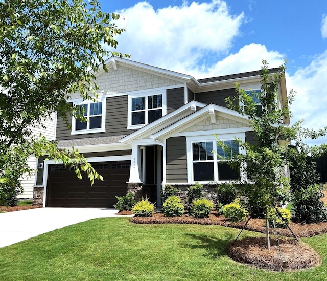 craftsman inspired home with a front lawn and a garage