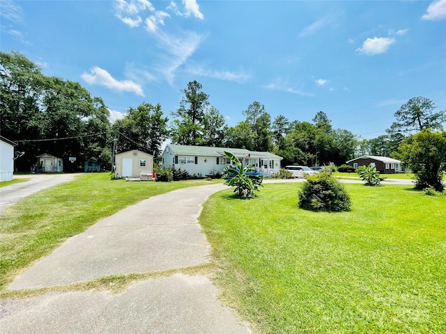 view of front of home featuring a front yard