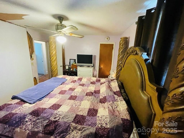 bedroom with ceiling fan