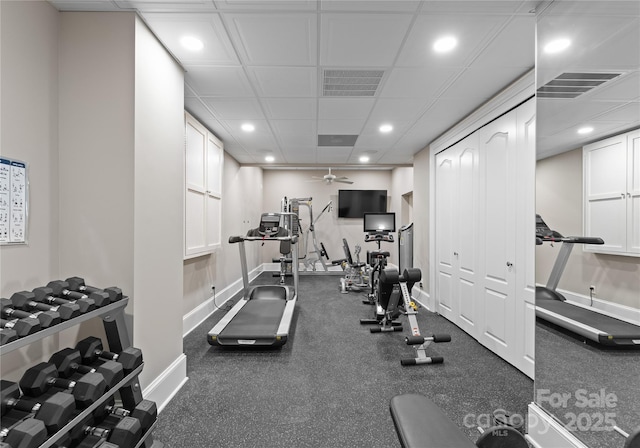 exercise room featuring ceiling fan