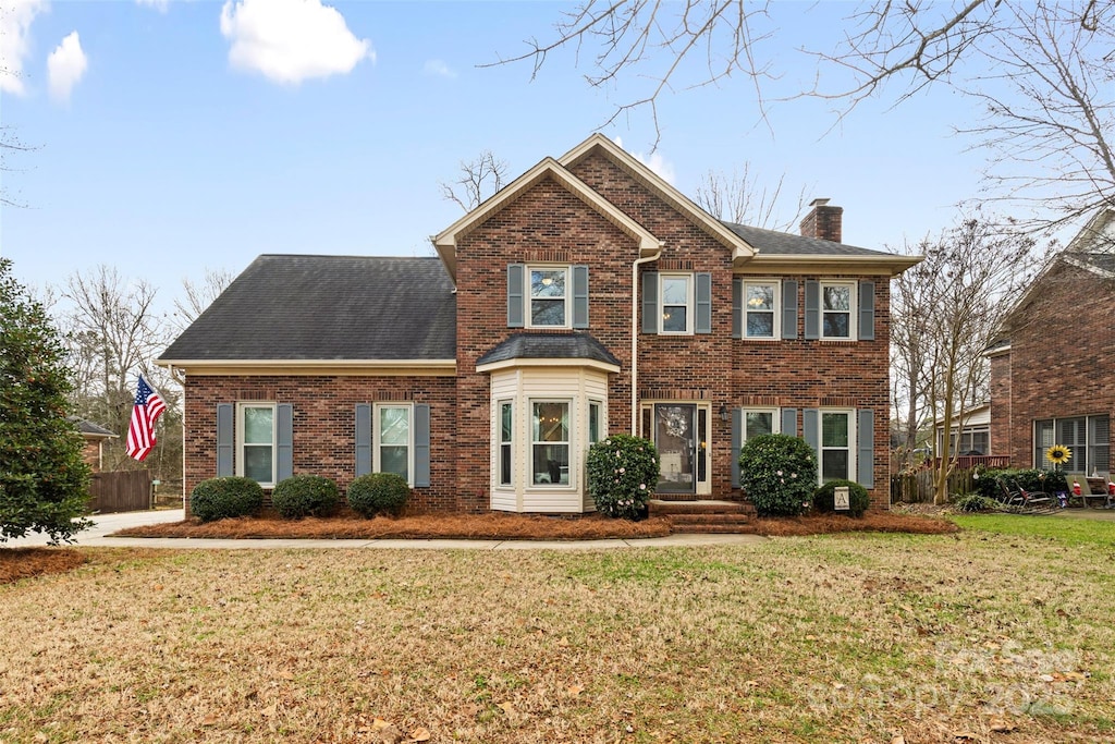 view of front of home featuring a front lawn