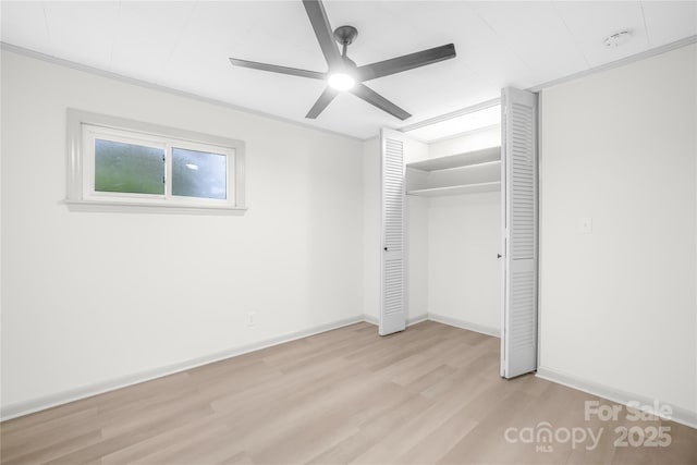 unfurnished bedroom with ceiling fan, crown molding, light hardwood / wood-style flooring, and a closet