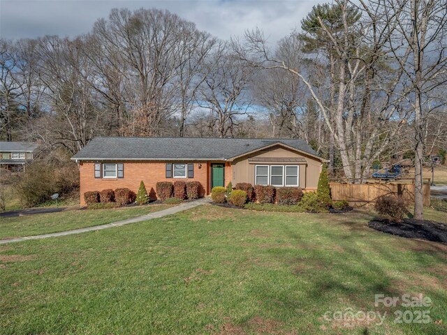 single story home featuring a front yard