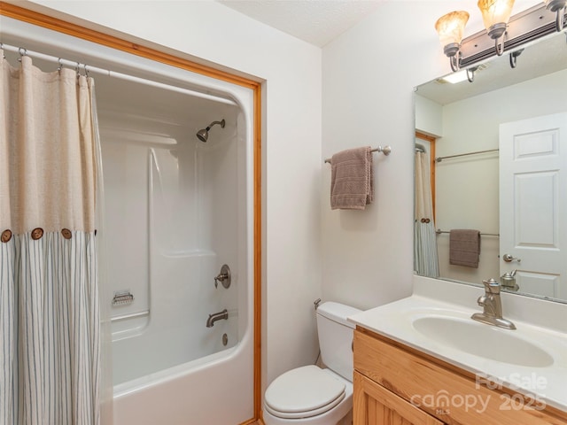 full bathroom featuring shower / tub combo with curtain, vanity, and toilet