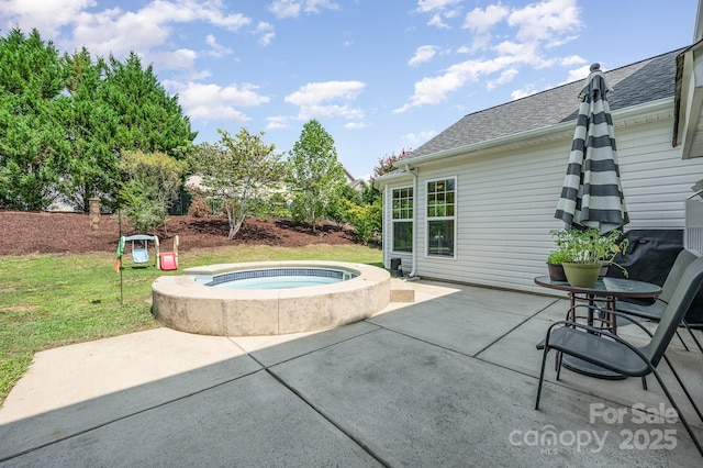 view of swimming pool featuring an in ground hot tub, a yard, and a patio