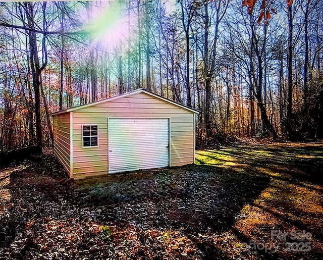 view of outdoor structure with an outdoor structure