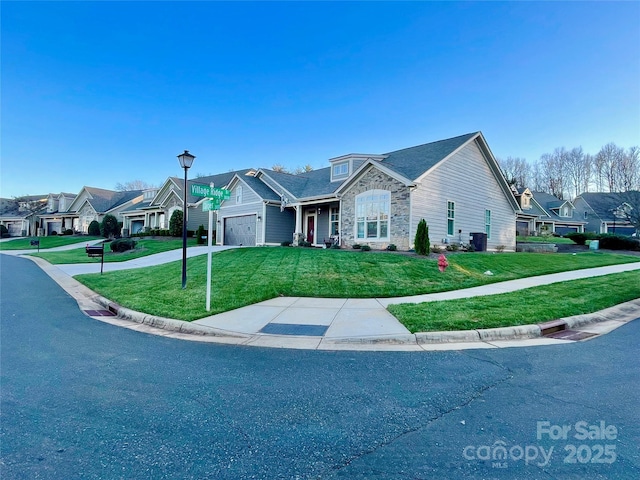 view of front of house featuring a front lawn and a garage