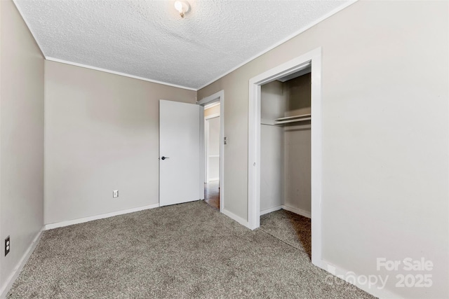 unfurnished bedroom featuring a closet, carpet, and a textured ceiling