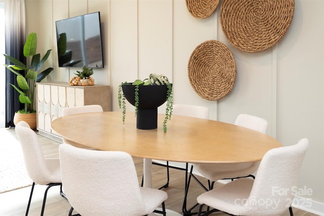 dining room with light hardwood / wood-style floors