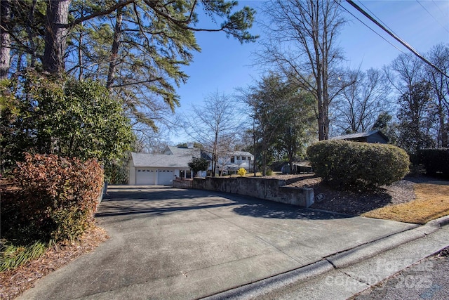 view of front facade featuring a garage