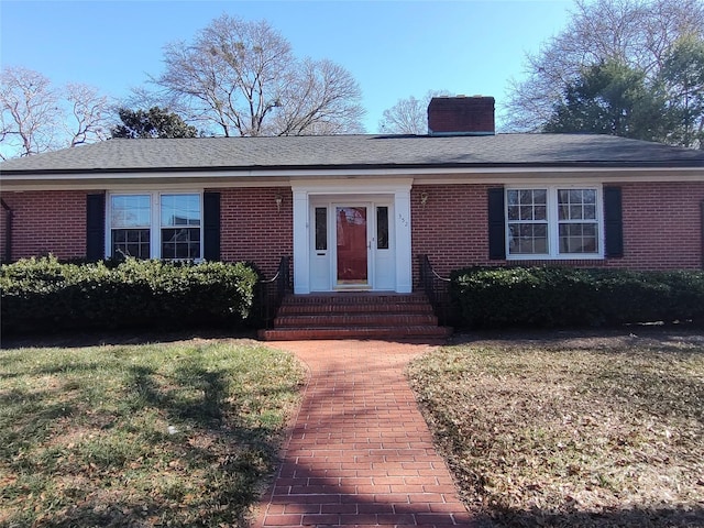 ranch-style house featuring a front lawn