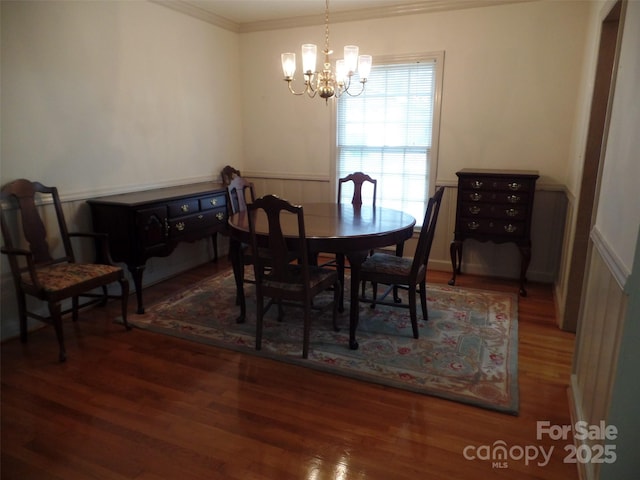 dining space featuring a notable chandelier, dark hardwood / wood-style flooring, and crown molding