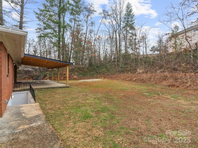 view of yard featuring a patio